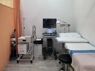 The ultrasound and treatment room at Remedine Clinic