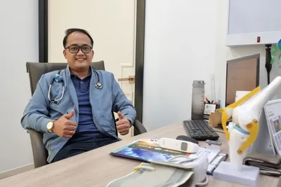 Dr Mohd Sufian at his consultation desk